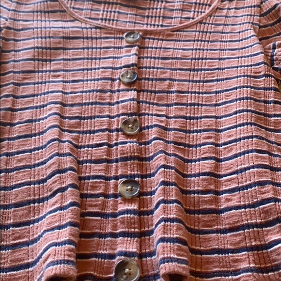 (3 for $20) AEO Shirt - Picture 3 of 4